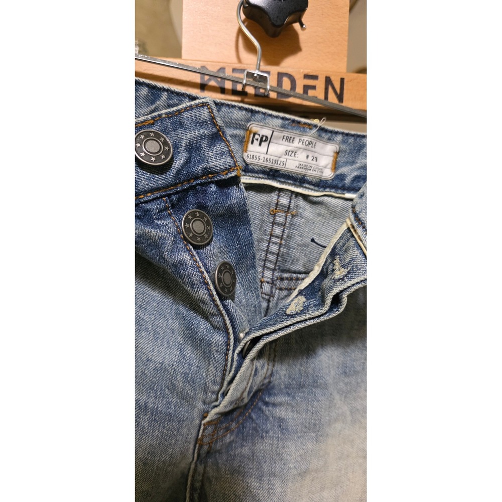 Free People Camp Light Wash Denim Cutoff Shorts Size 29 NWT - Picture 4 of 4